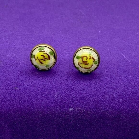 Jewelry - 💛 14k Yellow Gold Post Vintage Flower Earrings
